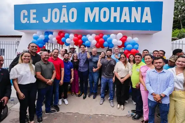 Foto 4 – Prefeito Dr. Júnior, senador Weverton e secretário Orleans Brandão entregam mais conquistas para a educação e saúde de Peritoró